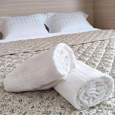 2 Coastal Retreat Appartamento Varna